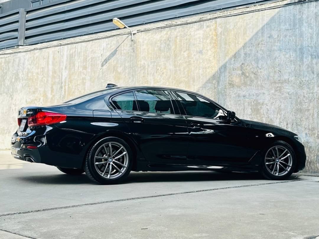 2018 BMW 5 Series G30 520d สีดำ (รูปที่ 5)