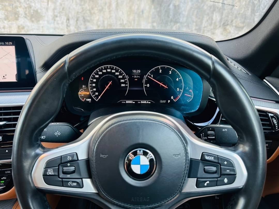2018 BMW 5 Series G30 520d สีดำ (รูปที่ 15)