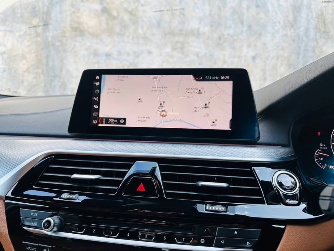 2018 BMW 5 Series G30 520d สีดำ (รูปที่ 14)