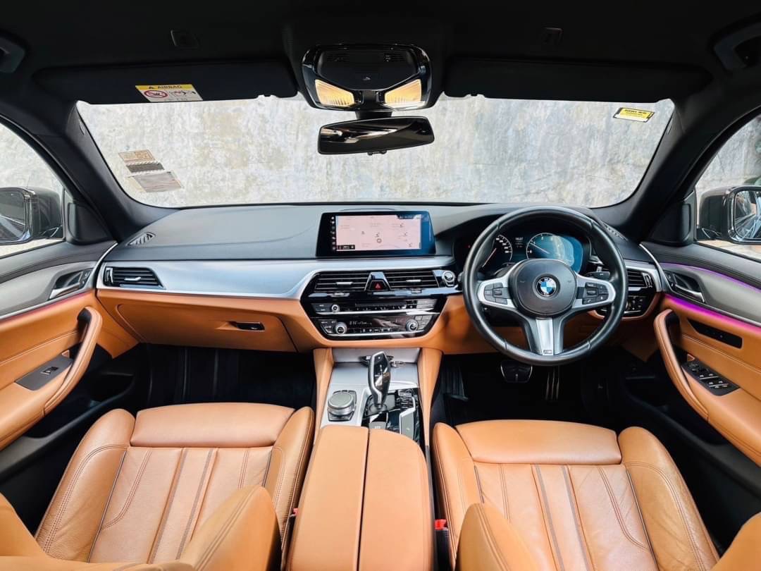 2018 BMW 5 Series G30 520d สีดำ (รูปที่ 10)
