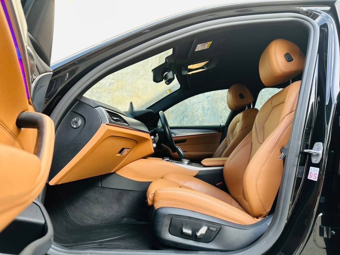 2018 BMW 5 Series G30 520d สีดำ (รูปที่ 8)