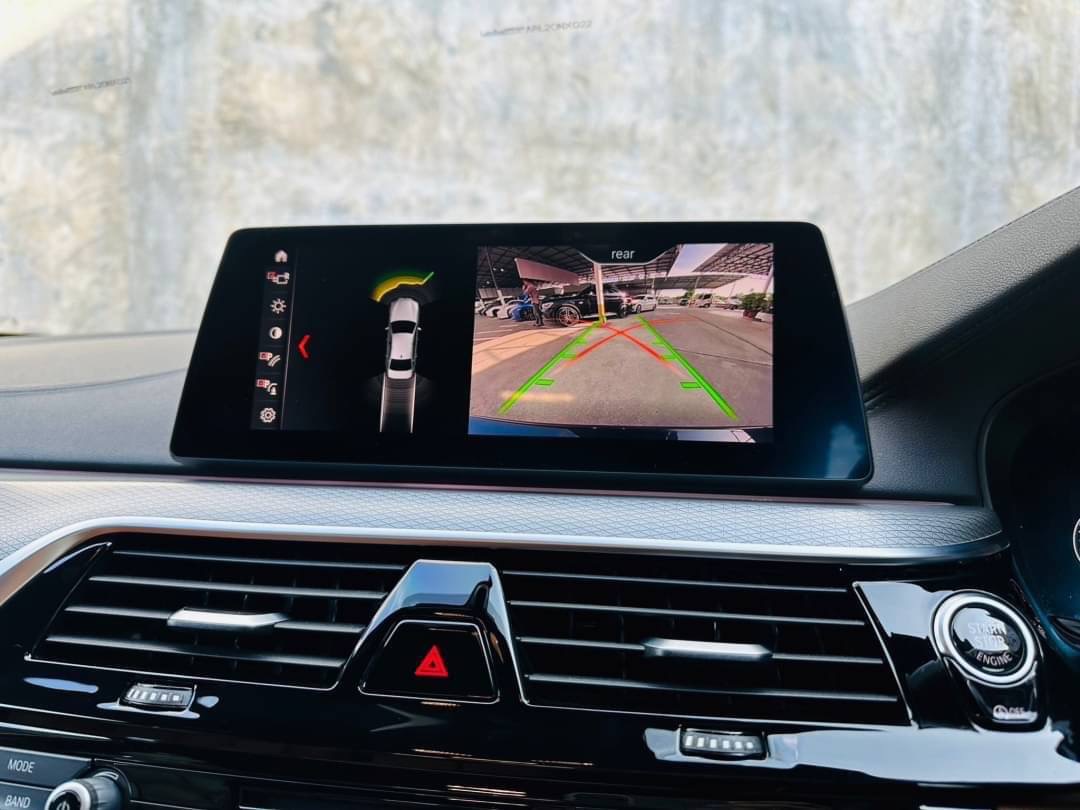 2018 BMW 5 Series G30 520d สีดำ (รูปที่ 13)