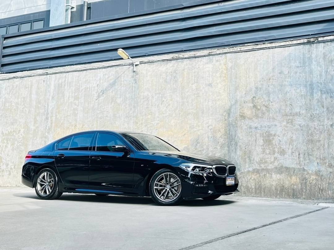 2018 BMW 5 Series G30 520d สีดำ (รูปที่ 2)