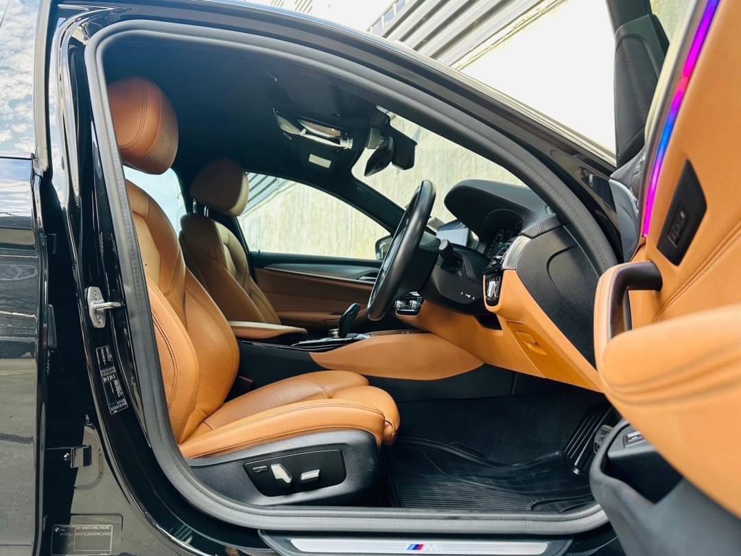 2018 BMW 5 Series G30 520d สีดำ (รูปที่ 12)