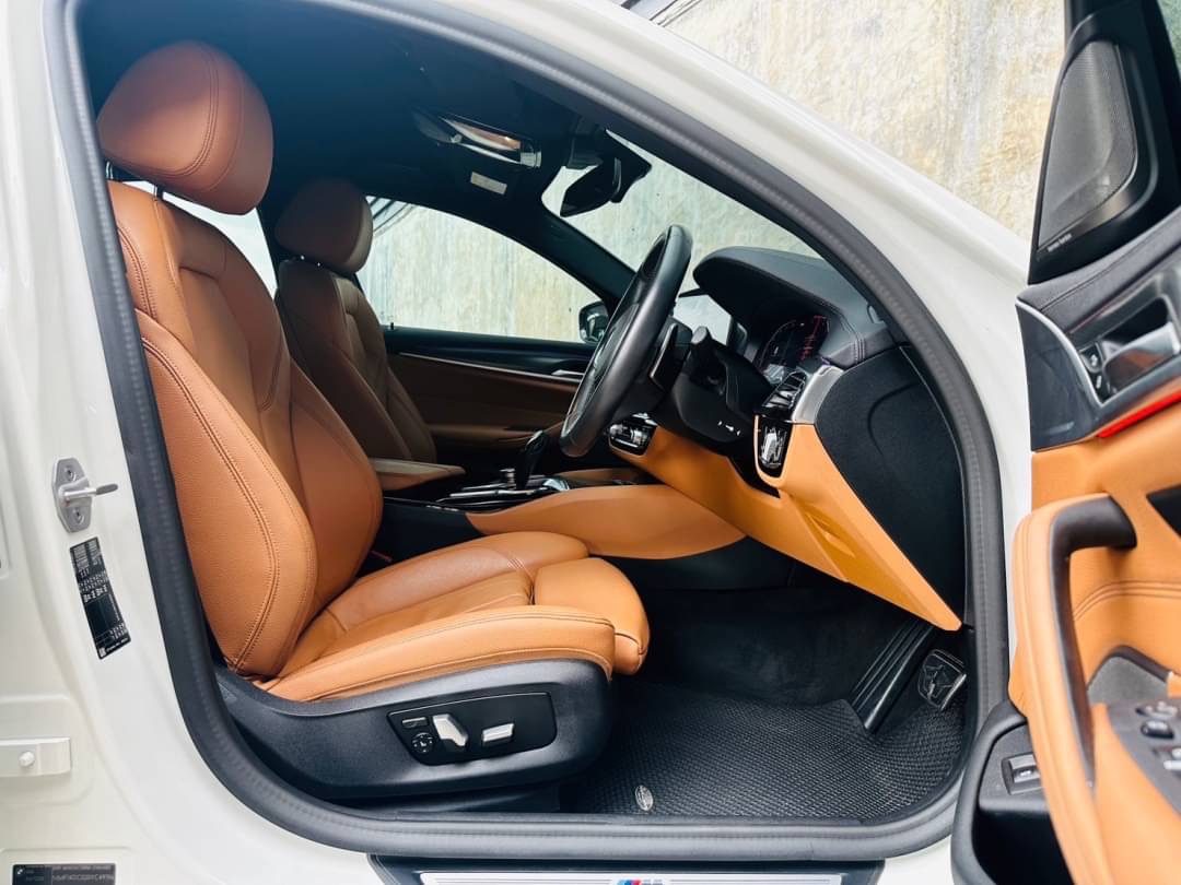 2021 BMW 5 Series G30 520d สีขาว (รูปที่ 6)