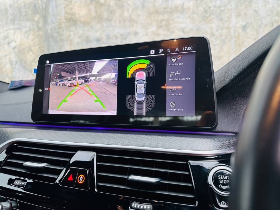 2021 BMW 5 Series G30 520d สีขาว (รูปที่ 17)