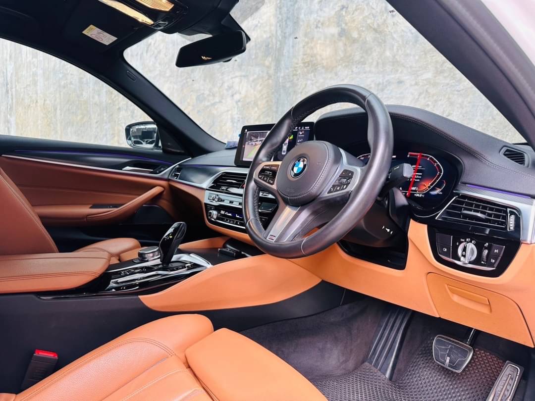 2021 BMW 5 Series G30 520d สีขาว (รูปที่ 7)