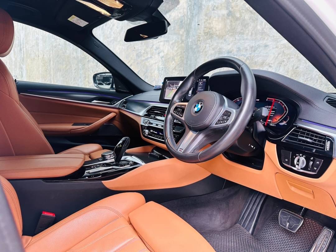 2021 BMW 5 Series G30 520d สีขาว (รูปที่ 8)