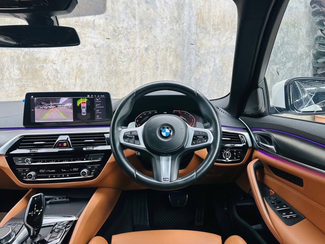 2021 BMW 5 Series G30 520d สีขาว (รูปที่ 13)