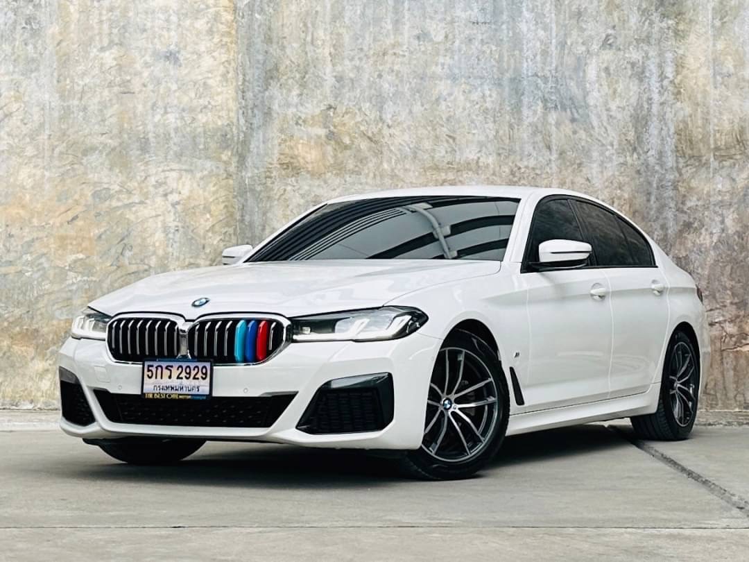 2021 BMW 5 Series G30 520d สีขาว (รูปที่ 3)