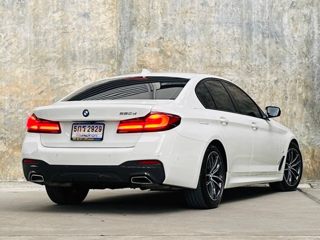 2021 BMW 5 Series G30 520d สีขาว (รูปที่ 10)