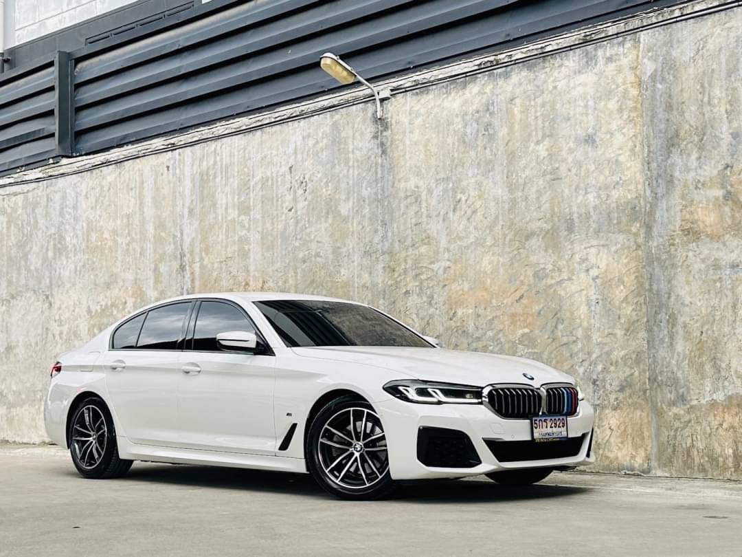 2021 BMW 5 Series G30 520d สีขาว (รูปที่ 4)