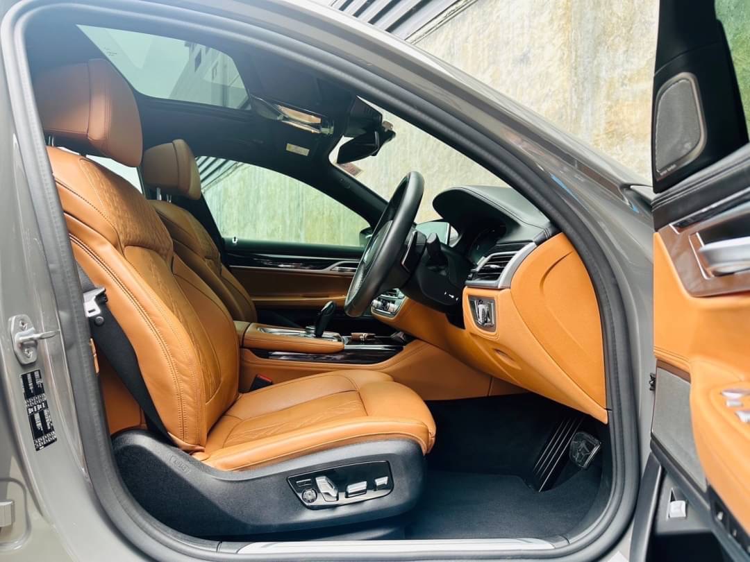 2020 BMW 730Ld SDRIVE M-Sport สีเทา (รูปที่ 6)