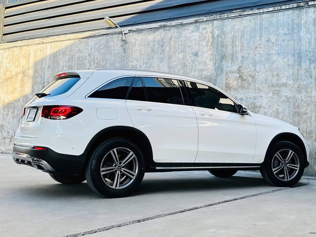 2020 Mercedes-Benz GLC-Class GLC 220 d AMG สีขาว (รูปที่ 4)