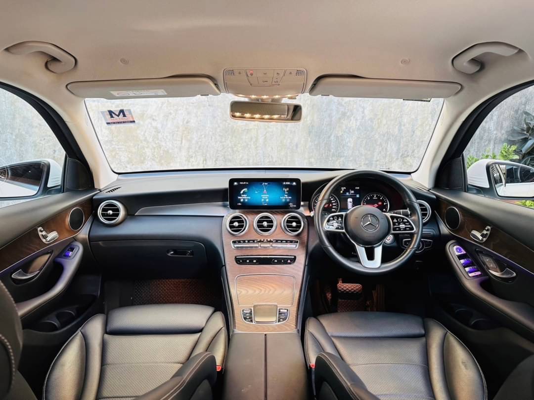 2020 Mercedes-Benz GLC-Class GLC 220 d AMG สีขาว (รูปที่ 10)