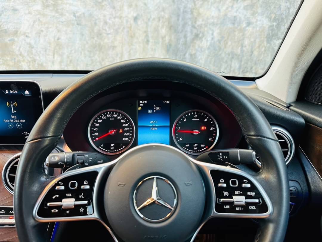 2020 Mercedes-Benz GLC-Class GLC 220 d AMG สีขาว (รูปที่ 15)