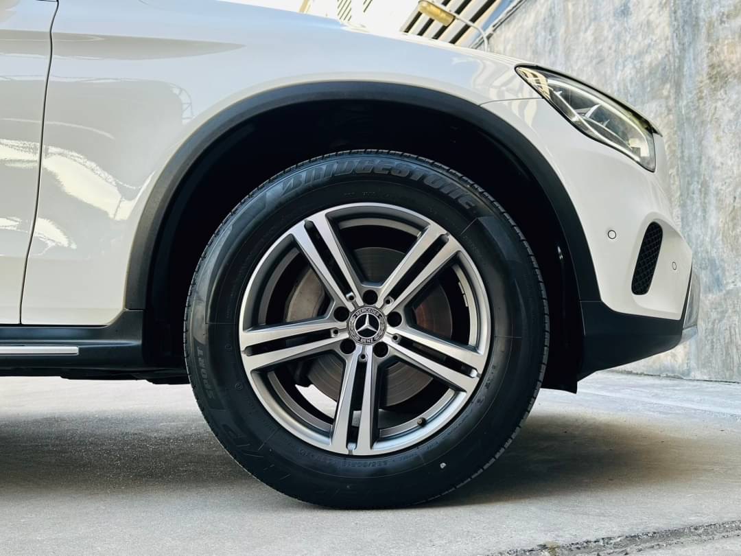 2020 Mercedes-Benz GLC-Class GLC 220 d AMG สีขาว (รูปที่ 3)