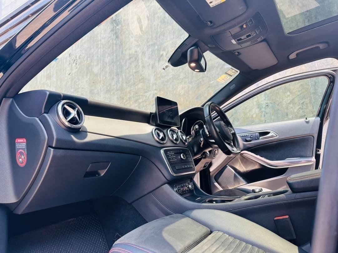 2017 Mercedes-Benz GLA-Class GLA250 สีดำ (รูปที่ 13)