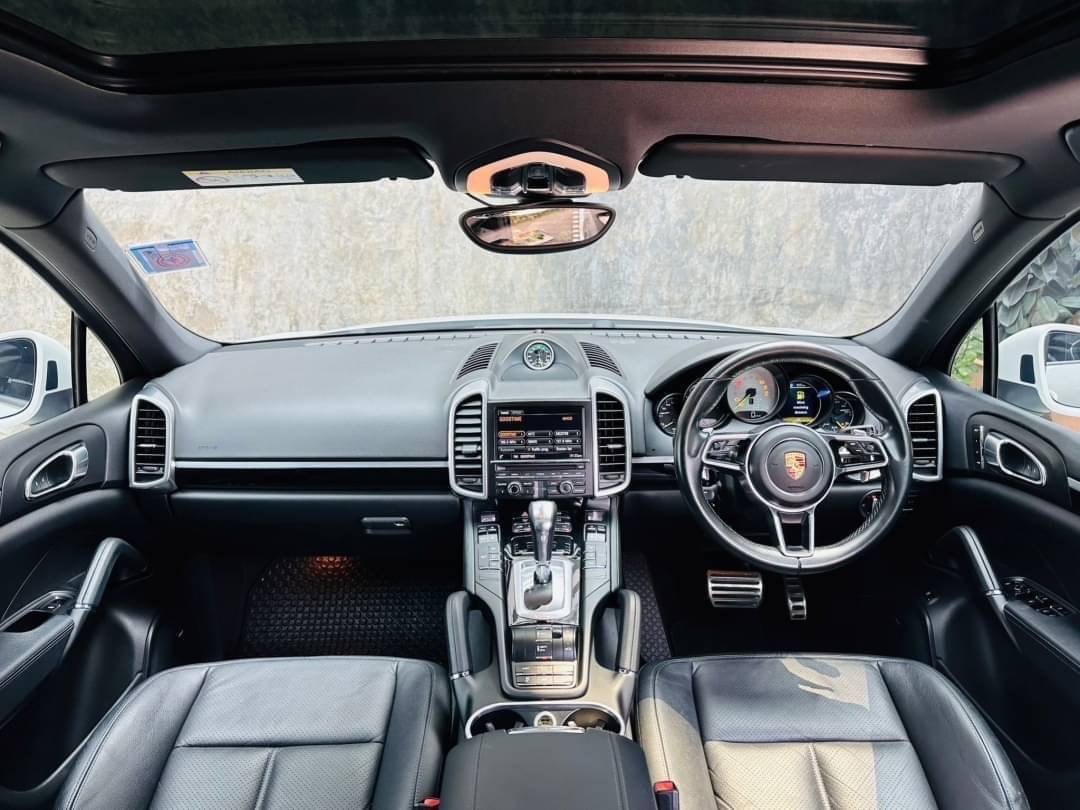 2016 Porsche Cayenne E-Hybrid สีขาว (รูปที่ 10)