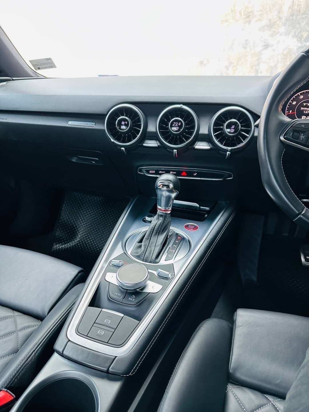 2018 Audi TT สีแดง (รูปที่ 14)