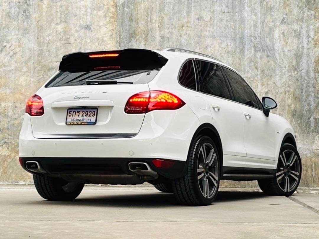 2013 Porsche Cayenne สีขาว (รูปที่ 5)