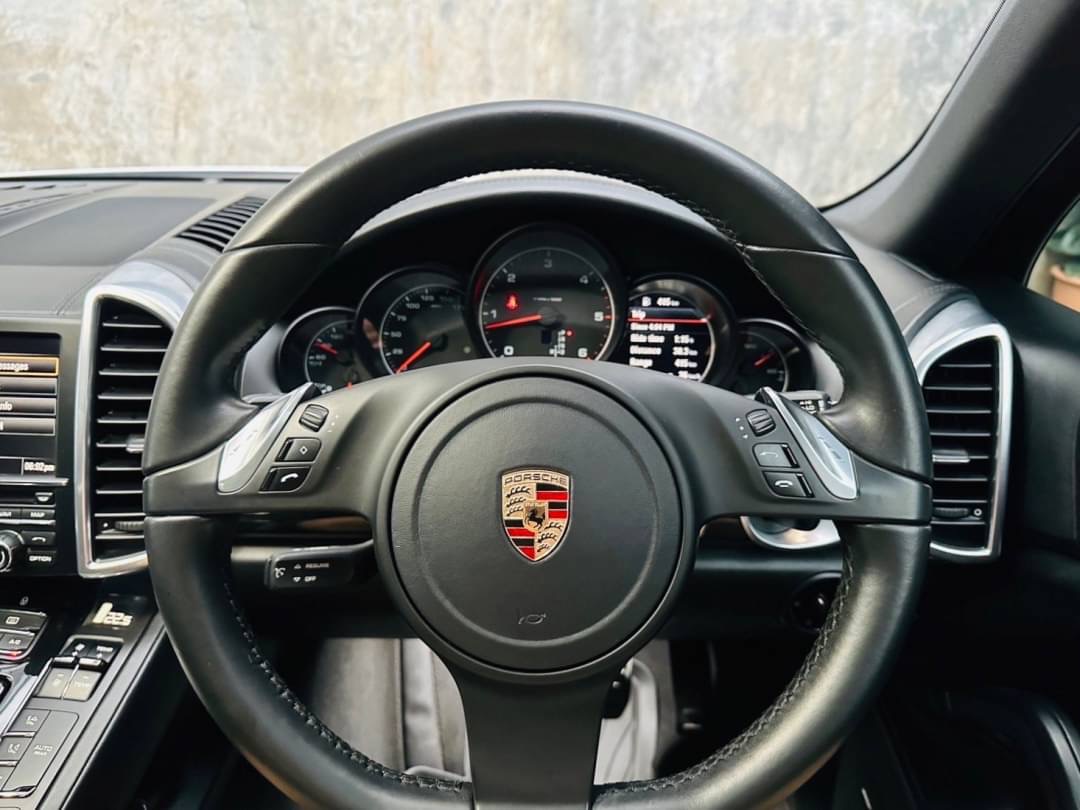 2013 Porsche Cayenne สีขาว (รูปที่ 15)