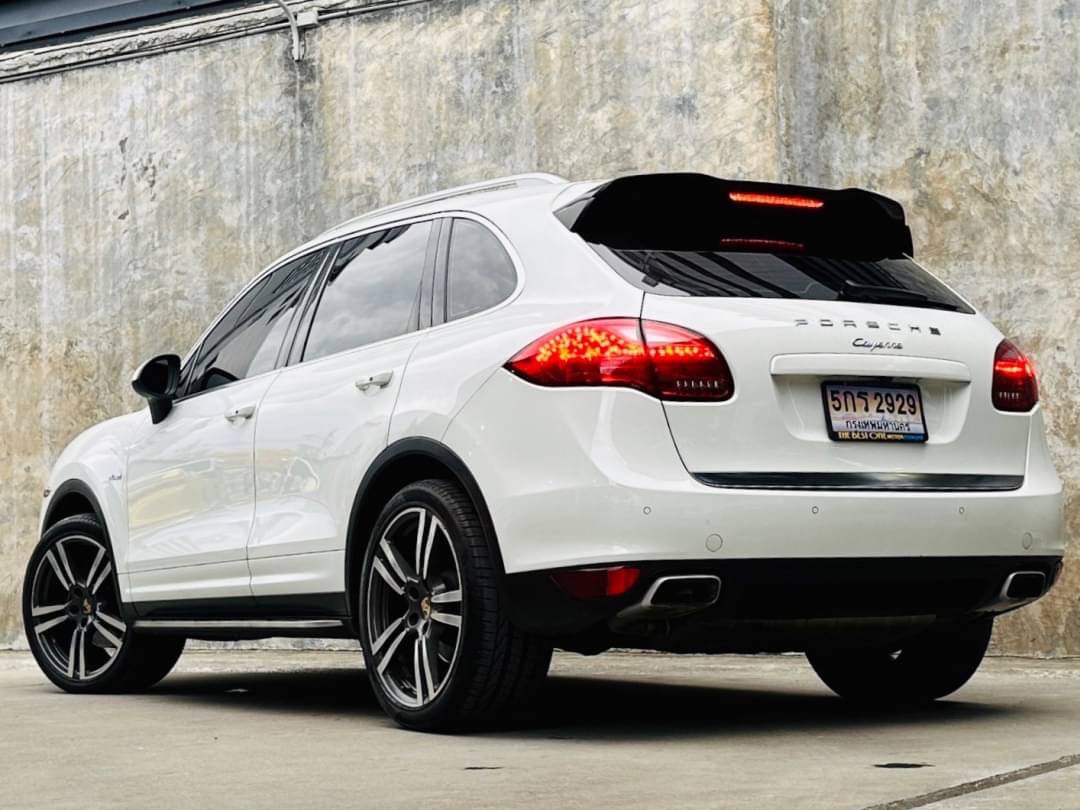 2013 Porsche Cayenne สีขาว (รูปที่ 6)