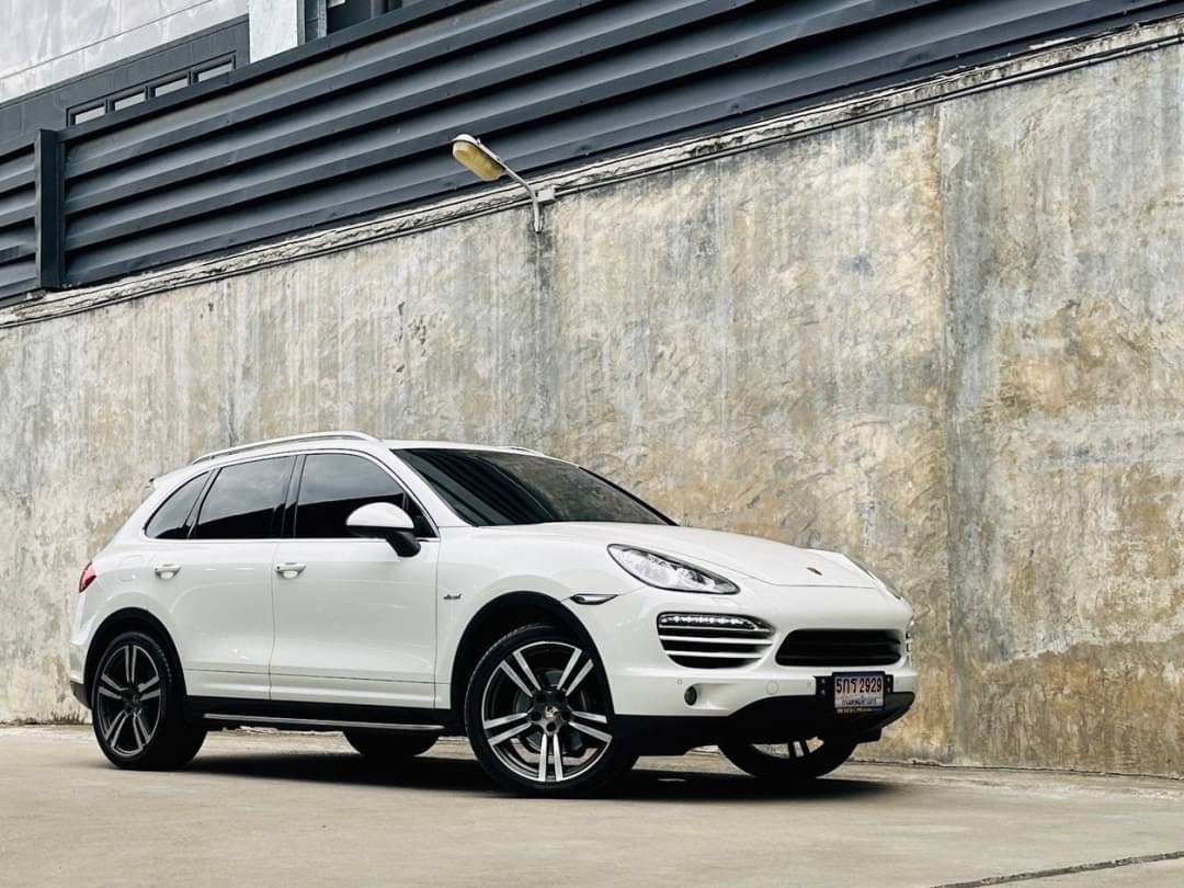 2013 Porsche Cayenne สีขาว (รูปที่ 2)