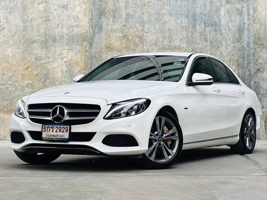 2018 Mercedes-Benz C-Class C 350 e AMG สีขาว (รูปที่ 2)