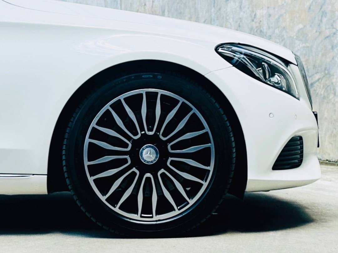 2017 Mercedes-Benz C-Class C 350 e AMG สีขาว (รูปที่ 8)