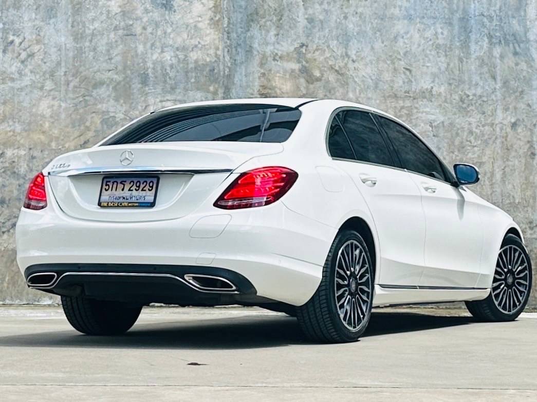 2017 Mercedes-Benz C-Class C 350 e AMG สีขาว (รูปที่ 9)