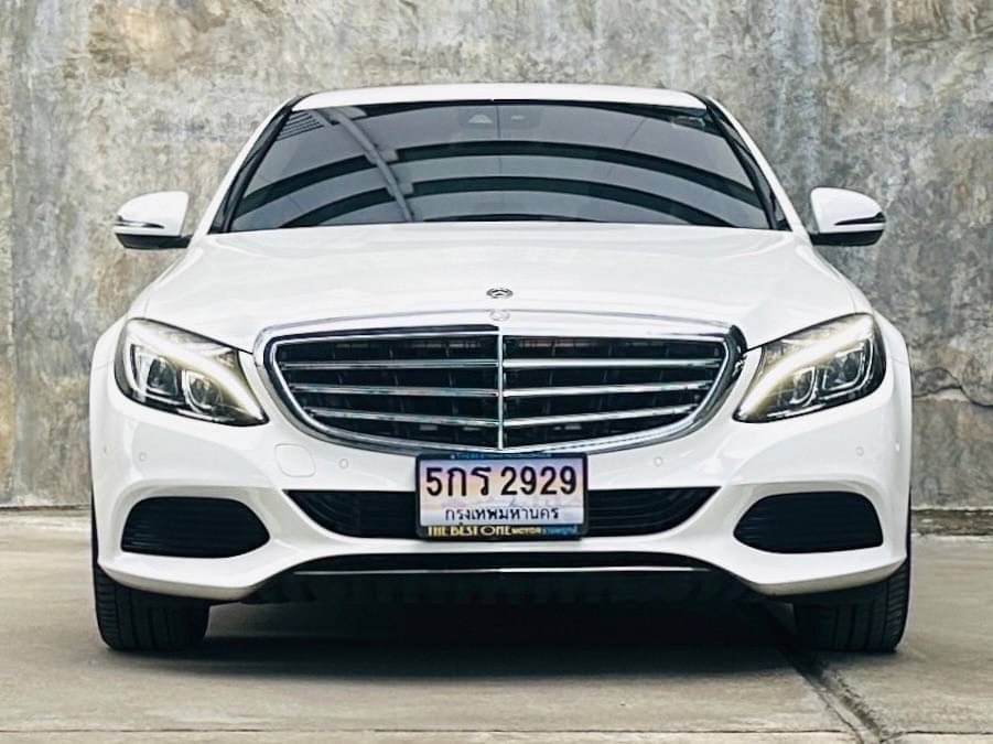 2017 Mercedes-Benz C-Class C 350 e AMG สีขาว (รูปที่ 2)