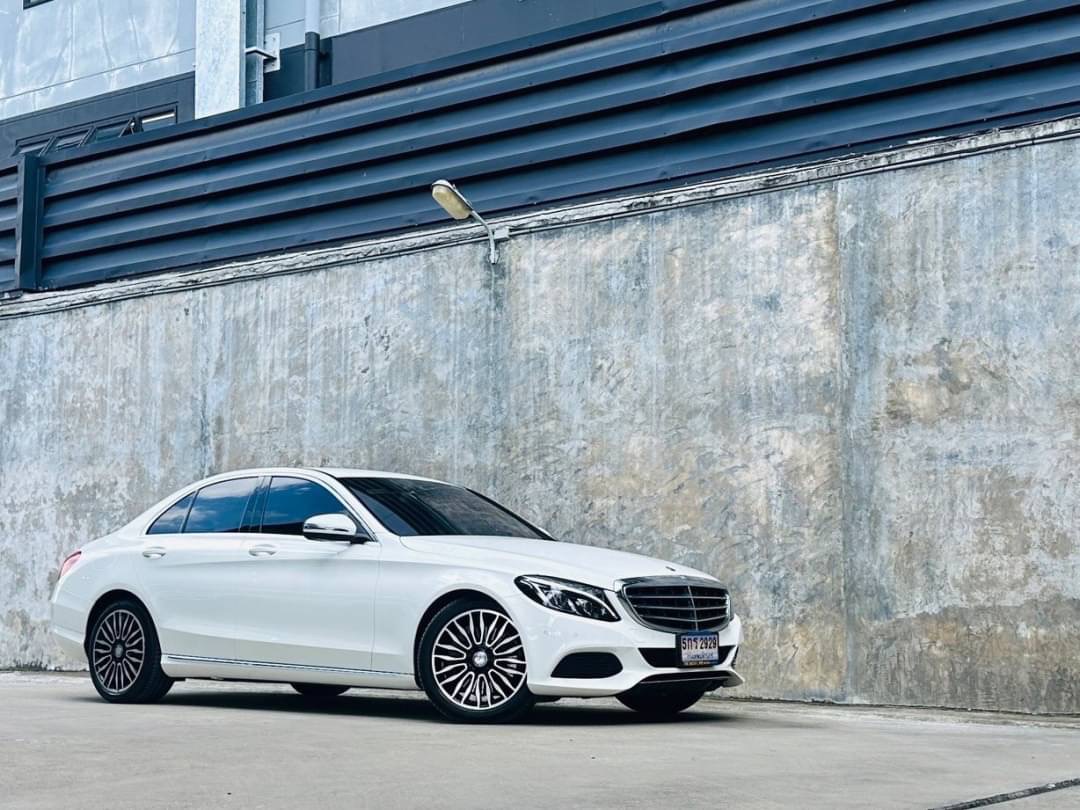 2017 Mercedes-Benz C-Class C 350 e AMG สีขาว (รูปที่ 3)