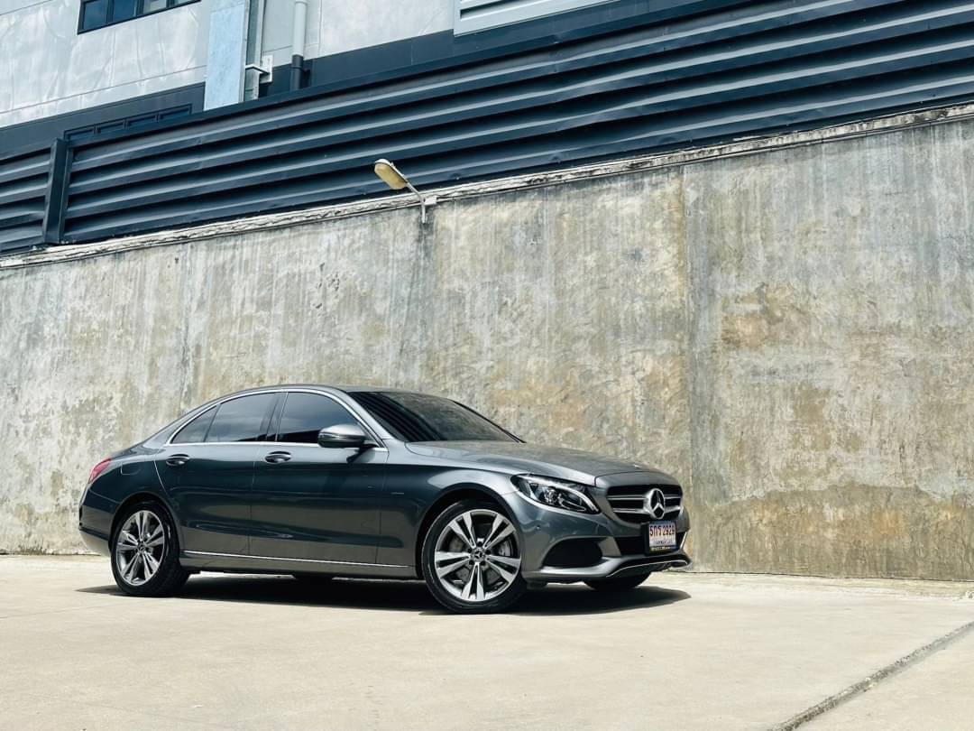 2018 Mercedes-Benz C-Class C 350 e AMG สีเทา (รูปที่ 3)