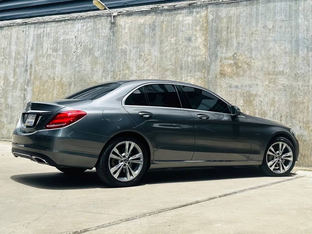 2018 Mercedes-Benz C-Class C 350 e AMG สีเทา (รูปที่ 5)