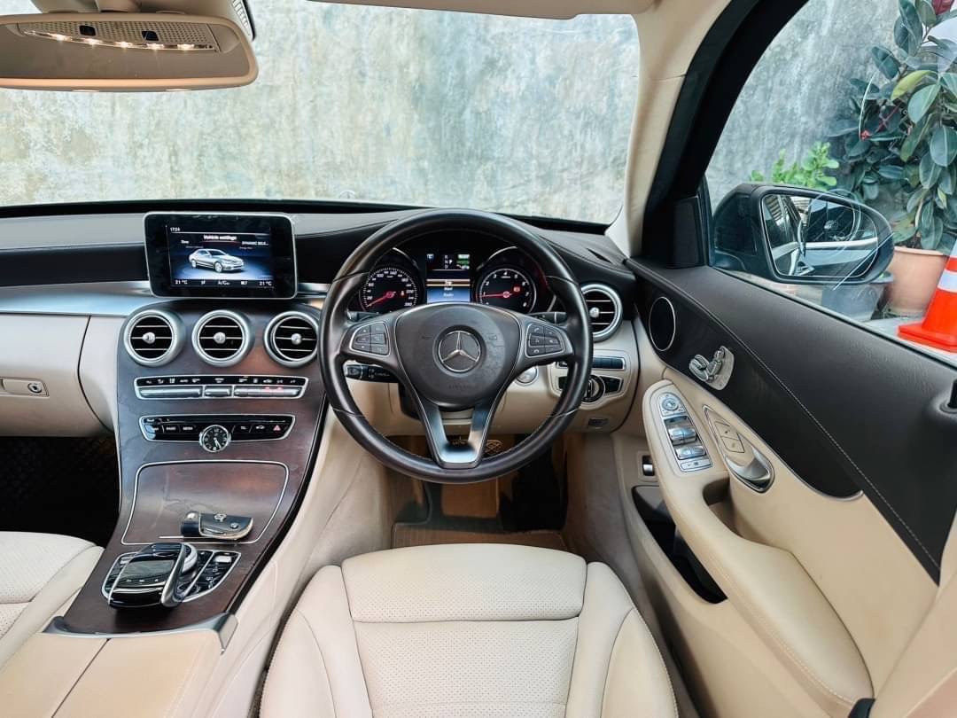 2017 Mercedes-Benz C-Class W205 C350e สีดำ (รูปที่ 16)