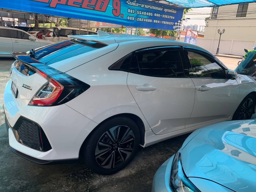 2018 Honda Civic Hatchback สีขาว (รูปที่ 15)