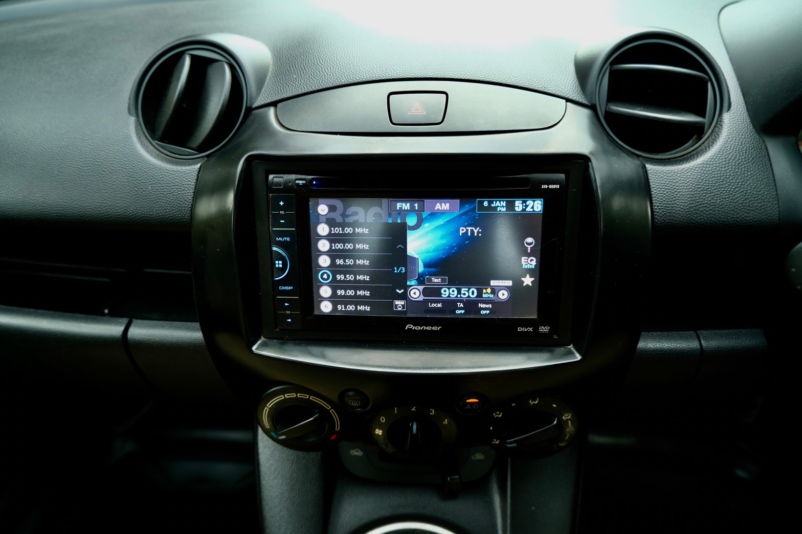 Mazda2 Groove 1.5 ปี2010 เกียร์ธรรมดา เบนซิน สีดำ (รูปที่ 9)