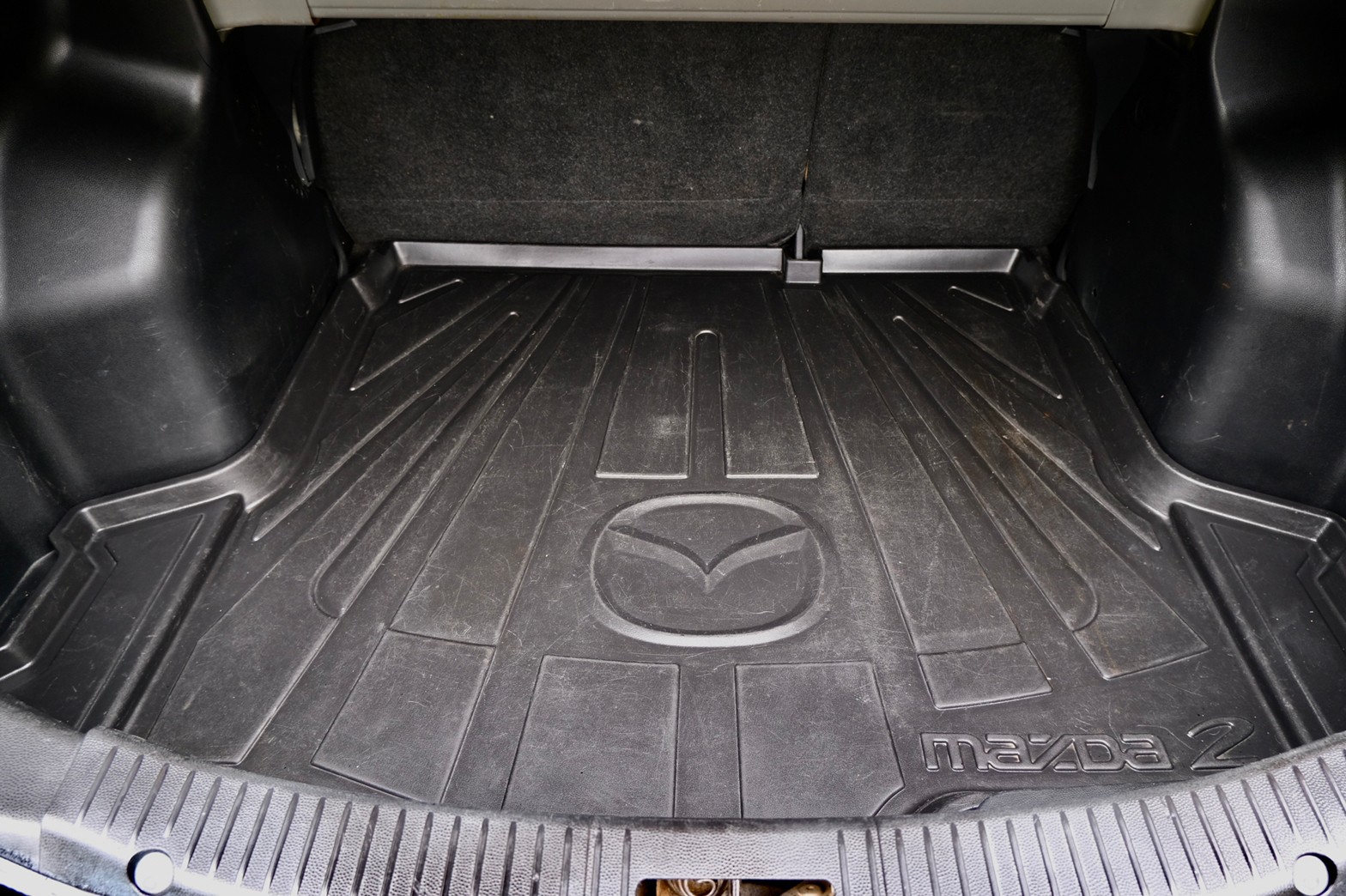 Mazda2 Groove 1.5 ปี2010 เกียร์ธรรมดา เบนซิน สีดำ (รูปที่ 12)