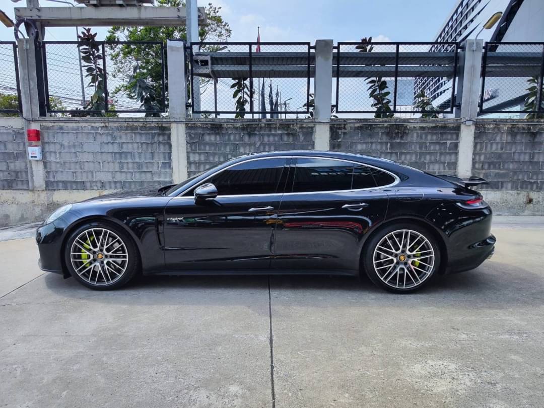 2021 Porsche Panamera สีดำ (รูปที่ 13)