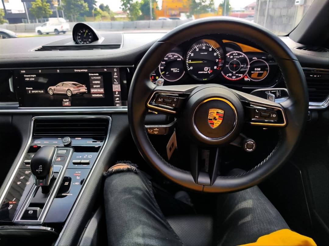 2021 Porsche Panamera สีดำ (รูปที่ 4)