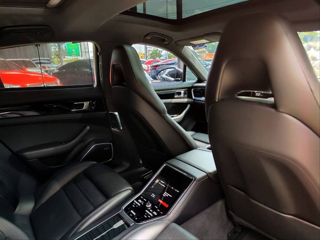2021 Porsche Panamera สีดำ (รูปที่ 12)