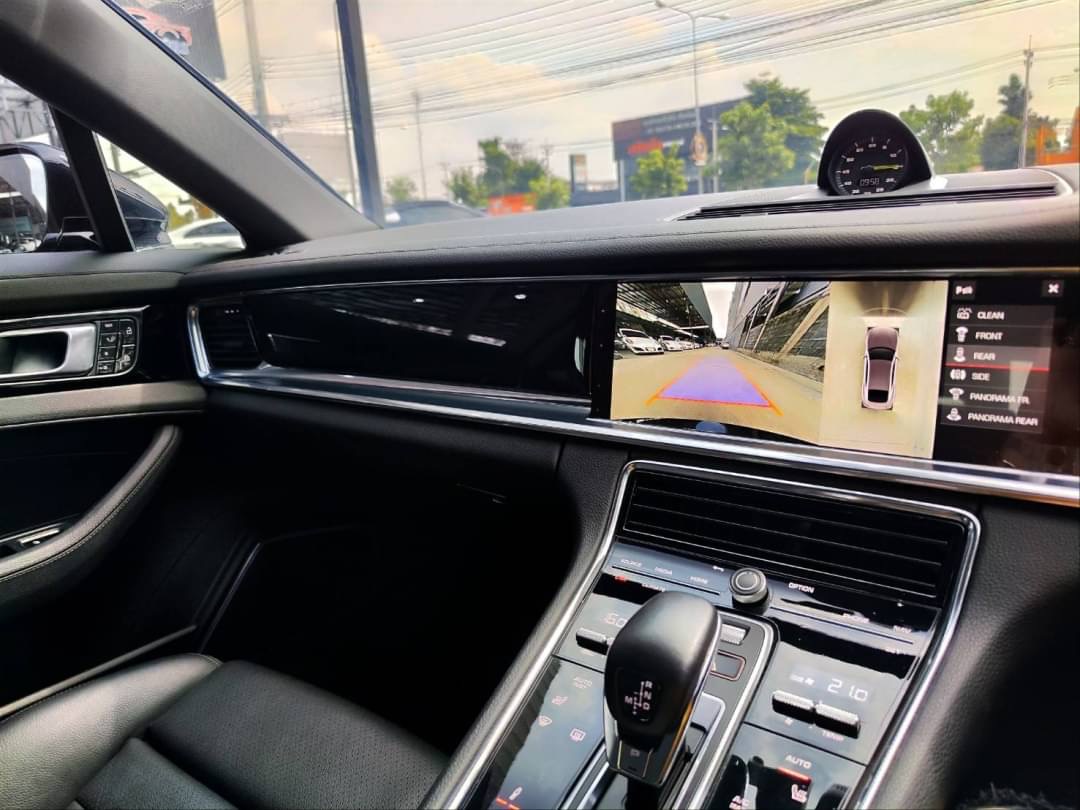 2021 Porsche Panamera สีดำ (รูปที่ 10)