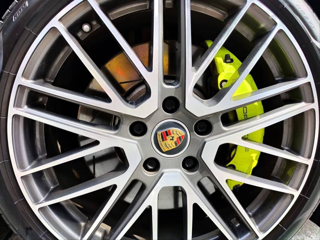 2021 Porsche Panamera สีดำ (รูปที่ 17)