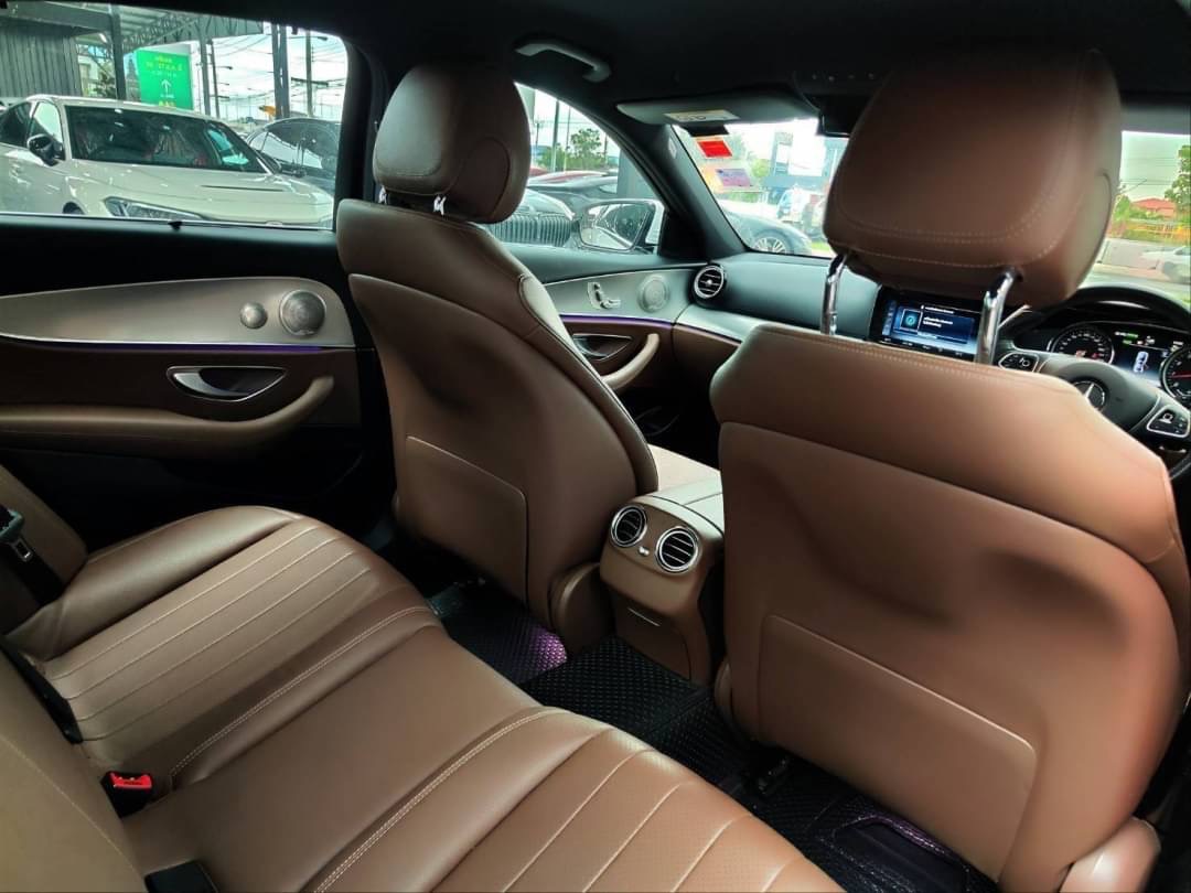 2018 Mercedes-Benz E-Class W213 E300e AMG สีขาว (รูปที่ 6)