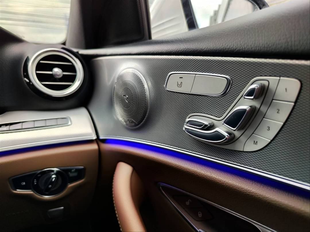 2018 Mercedes-Benz E-Class W213 E300e AMG สีขาว (รูปที่ 5)