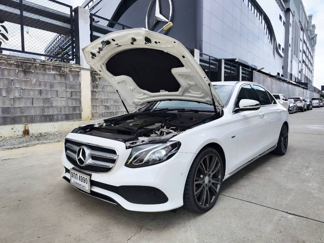 2018 Mercedes-Benz E-Class W213 E300e AMG สีขาว (รูปที่ 11)