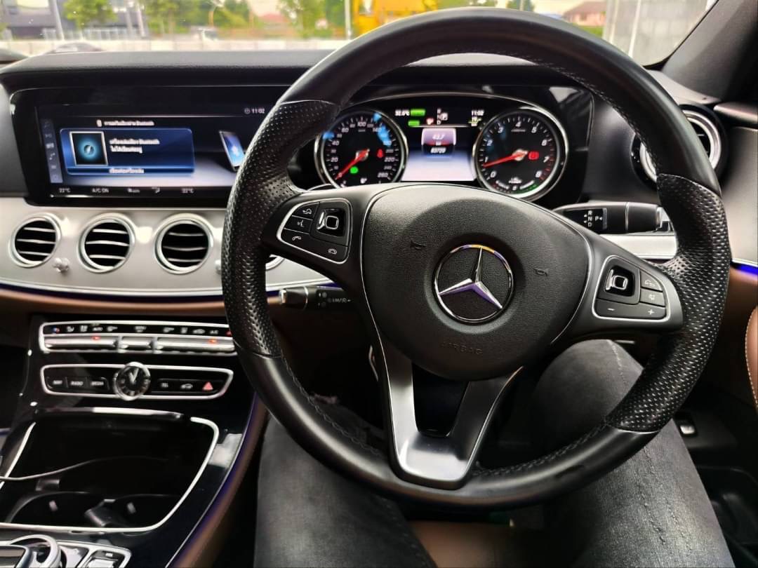 2018 Mercedes-Benz E-Class W213 E300e AMG สีขาว (รูปที่ 10)