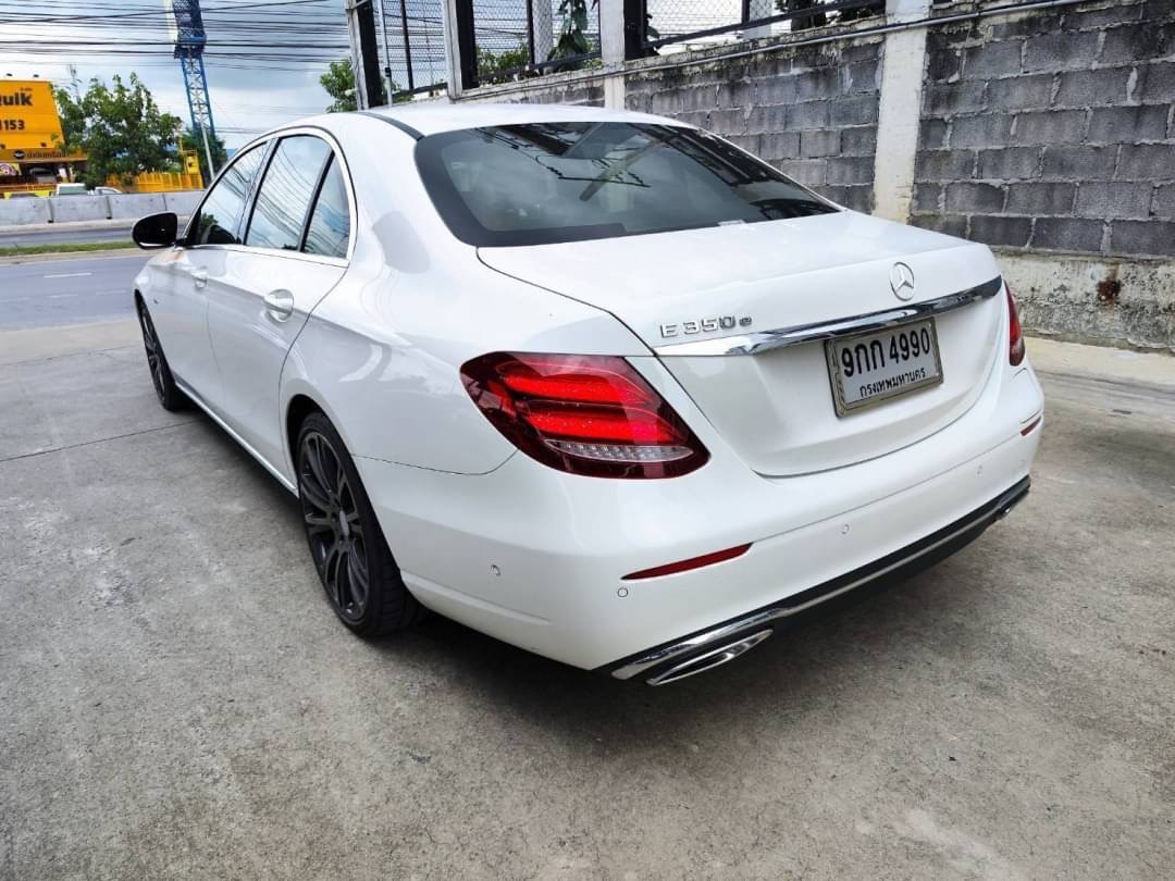 2018 Mercedes-Benz E-Class W213 E300e AMG สีขาว