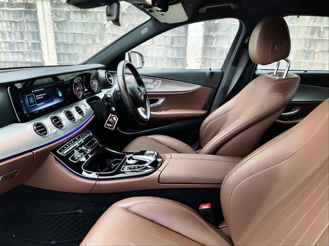 2018 Mercedes-Benz E-Class W213 E300e AMG สีขาว (รูปที่ 8)